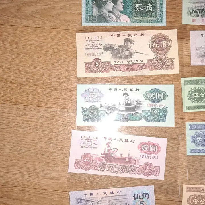 [BUNJANG] Mixed Lot of 14 Chinese Banknotes, Chinese Stamps, Foreign Currency, Coins, Gold, Silver, and Antiques / Q134.중국지폐14장.중국우표.해외지폐.해외동전.금화.은화.골동품.금괴