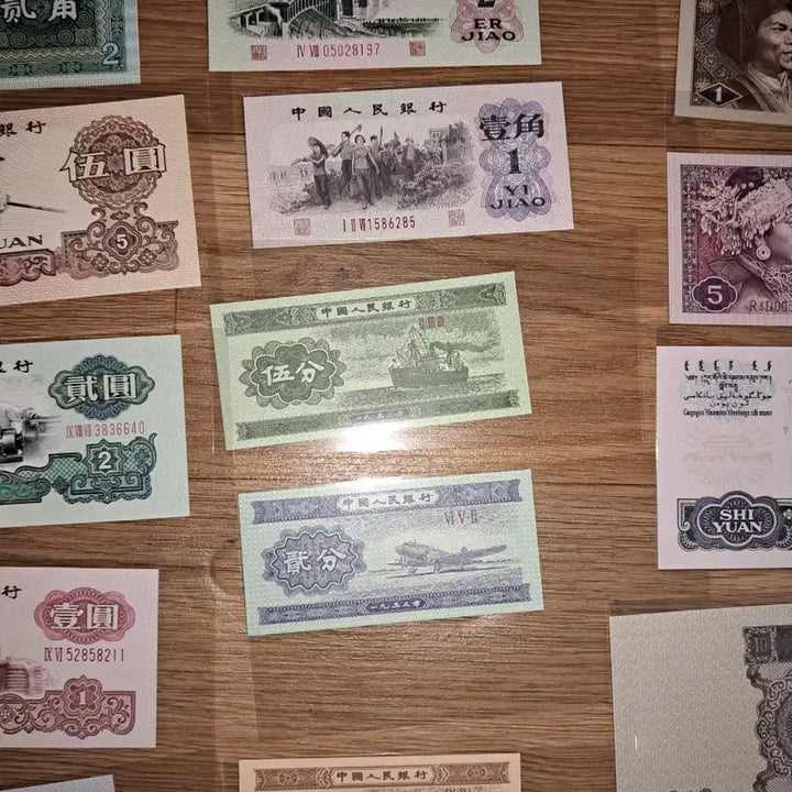 [BUNJANG] Mixed Lot of 14 Chinese Banknotes, Chinese Stamps, Foreign Currency, Coins, Gold, Silver, and Antiques / Q134.중국지폐14장.중국우표.해외지폐.해외동전.금화.은화.골동품.금괴