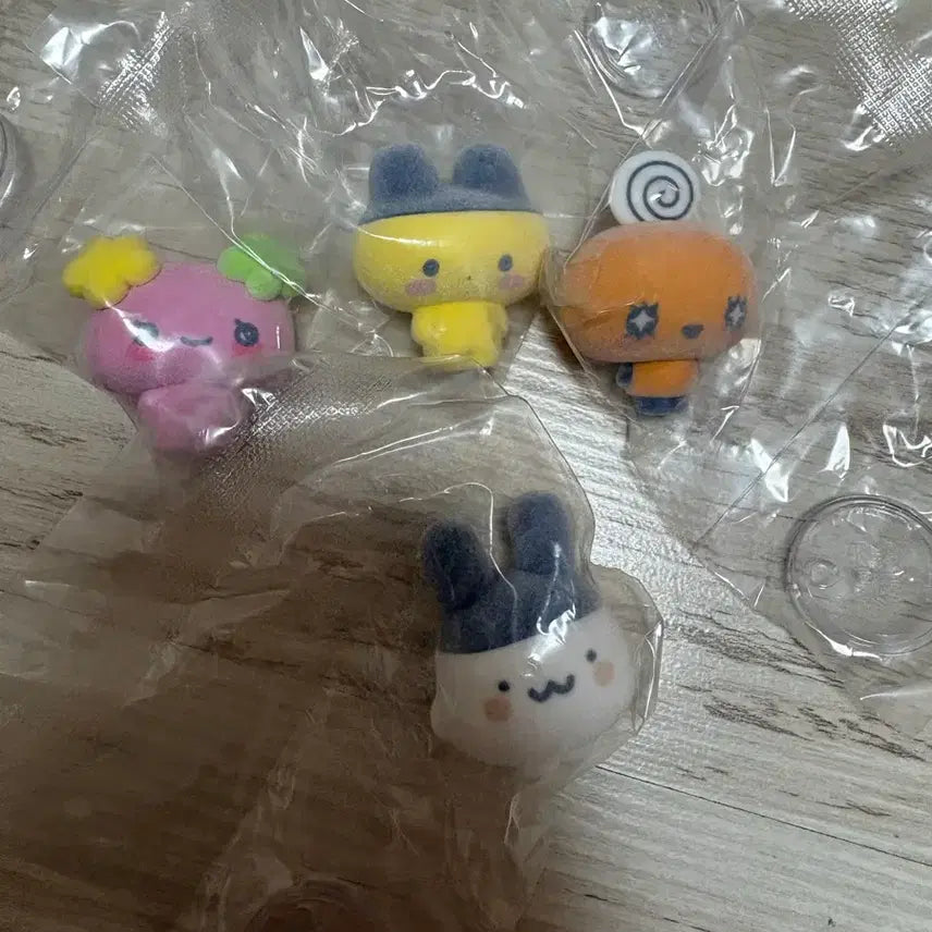 [BUNJANG] Tamagotchi Floki Gacha Figures (Mimitachi, Mametchi, Memetchi, Flowerchi) / 다마고치 플로키 가챠 미미치 마메치 메메치 플라워치