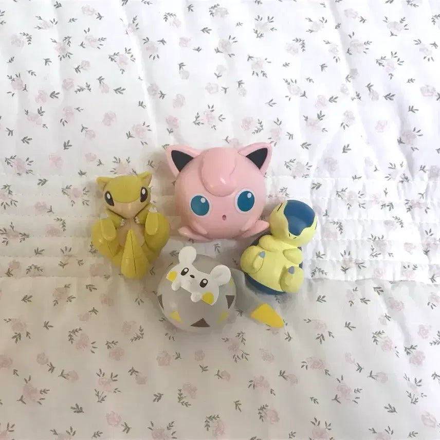 [BUNJANG] Pokemon 30th Anniversary Crouching Gacha Set / (4종 세트) 포켓몬 30주년 웅크리기 가챠 일괄