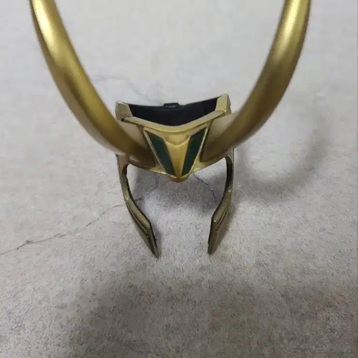 [BUNJANG] Hot Toys 1/6 Loki Helmet &amp; Scepter (Staff) - Sealed / 핫토이 1/6 로키 투구 +샙터 (봉)