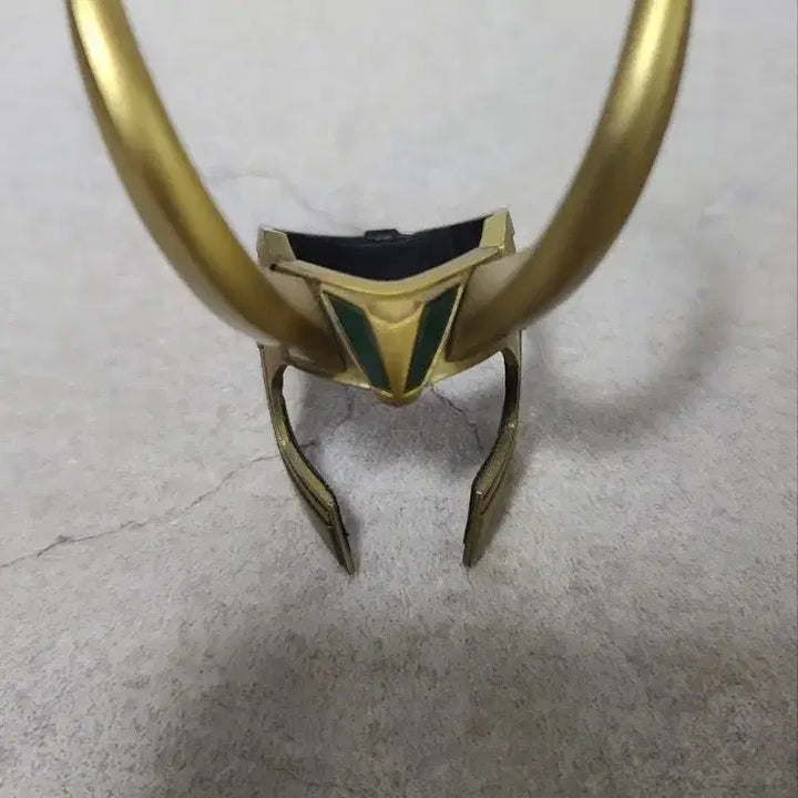 [BUNJANG] Hot Toys 1/6 Loki Helmet &amp; Scepter (Staff) - Sealed / 핫토이 1/6 로키 투구 +샙터 (봉)