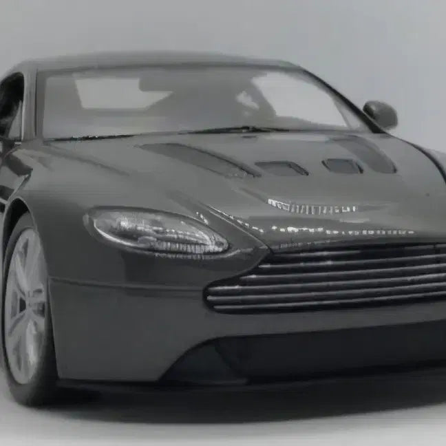 [BUNJANG] Aston Martin Vantage 1:24 Scale Diecast Model Car / 애스턴마틴 밴티지 주황색1:24다이캐스트