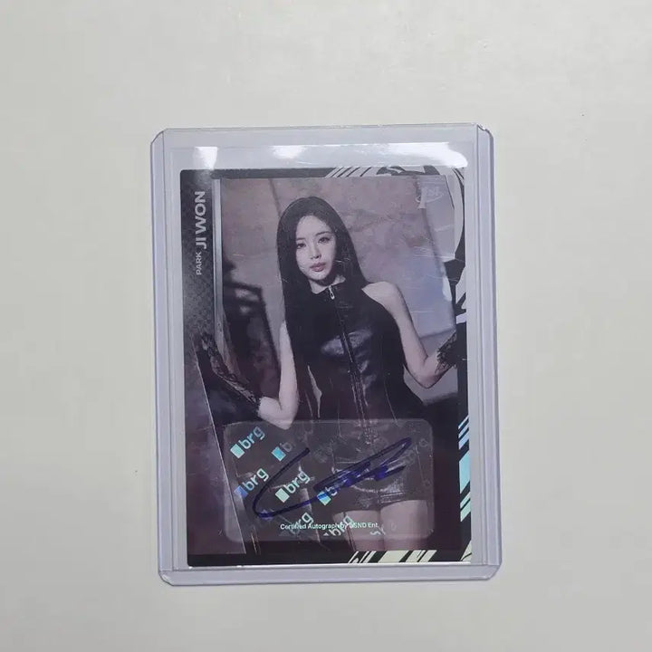 [BUNJANG] fromis_9 Jiwon Autographed Photocard / 프로미스나인 테레카 박지원 오토그래프 카드 판매합니다.