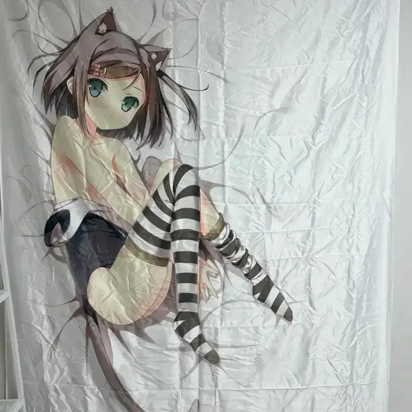 [BUNJANG] Tsukiko Bed Sheet Tapestry Fabric Figure / 변웃고 츠키코 침대시트 태피스트리 패브릭 피규어