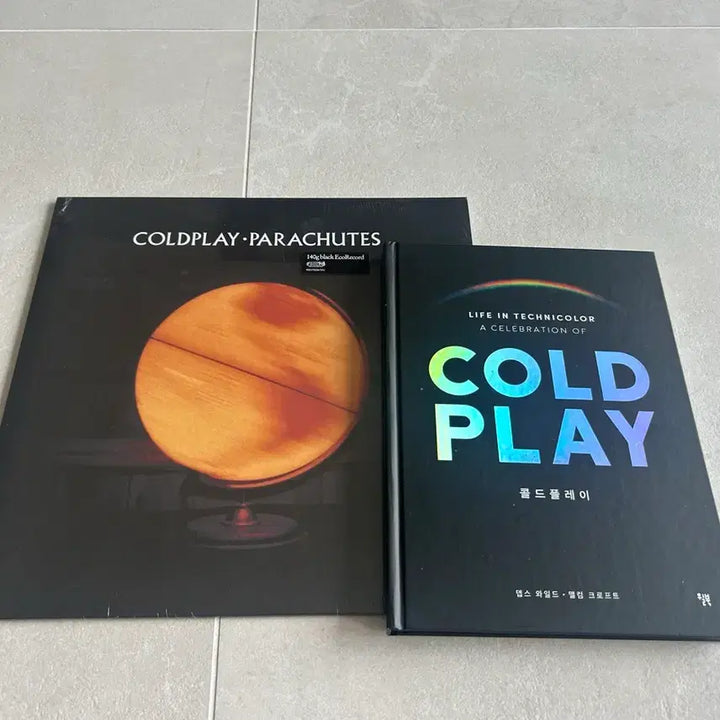 [BUNJANG] Coldplay Parachutes 20th Anniversary Limited Edition LP &amp; Life in Technicolor Book Set / 콜드플레이 20주년 기념 한정반 파라슈트 LP + 라이프인테크니컬러 책