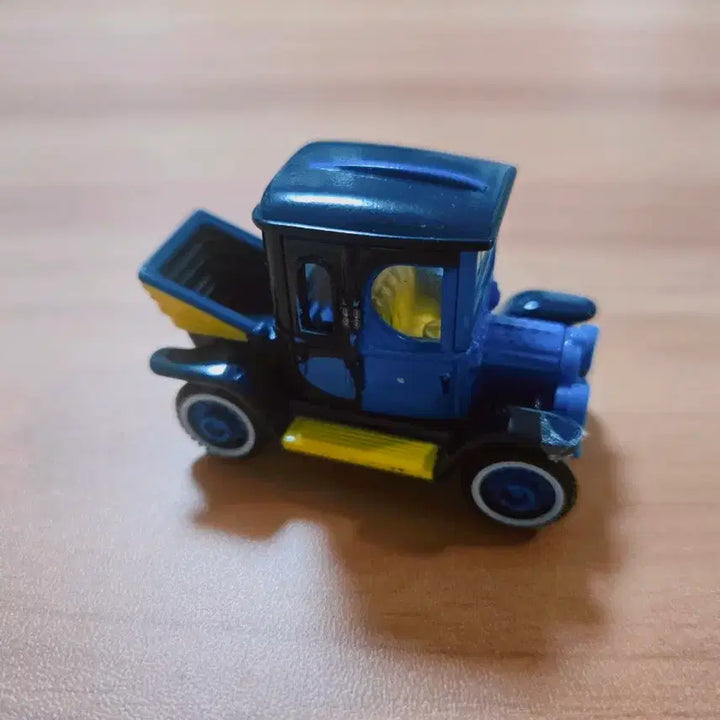 [BUNJANG] Disney Motors High Hat Classic Dory Collection Tomica / 단종/디즈니모터스/하이햇클래식 토미카ㅡ도리를찾아서