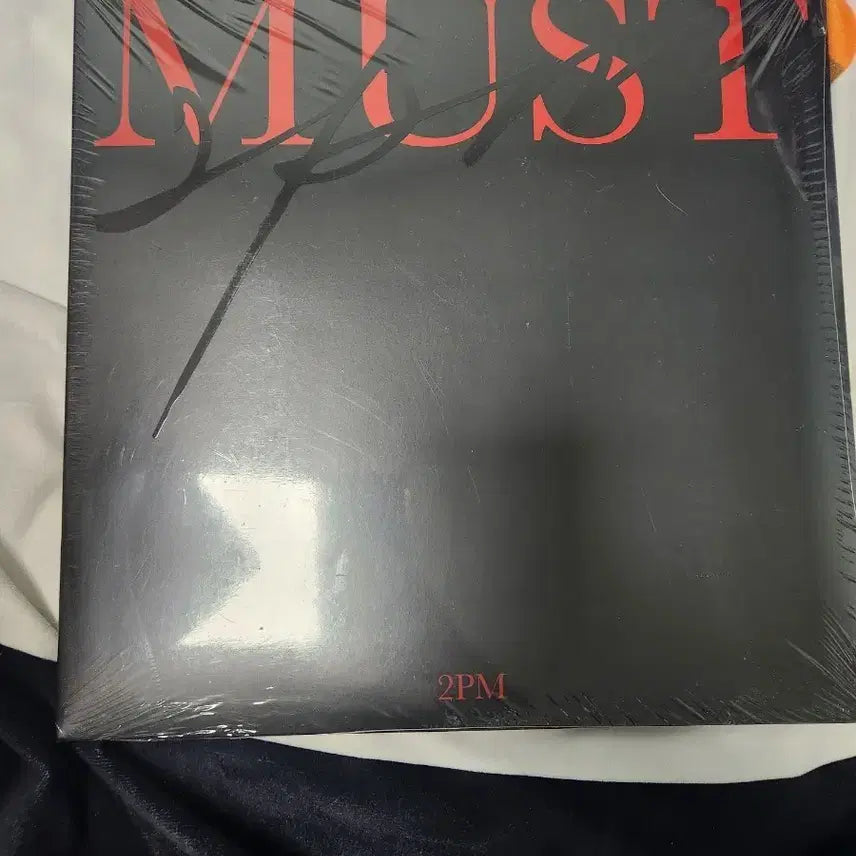 [BUNJANG] 2PM Junho MUST Album LP Set (Sealed &amp; Unsealed) / 2PM 이준호 MUST 앨범 LP판 미개봉 1장  개봉 1장  일괄