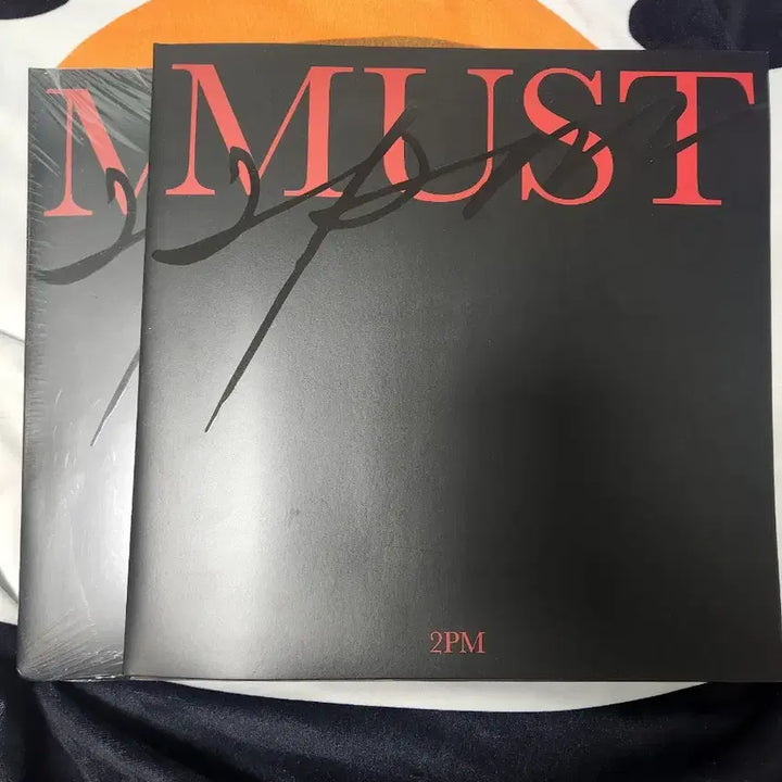 [BUNJANG] 2PM Junho MUST Album LP Set (Sealed &amp; Unsealed) / 2PM 이준호 MUST 앨범 LP판 미개봉 1장  개봉 1장  일괄