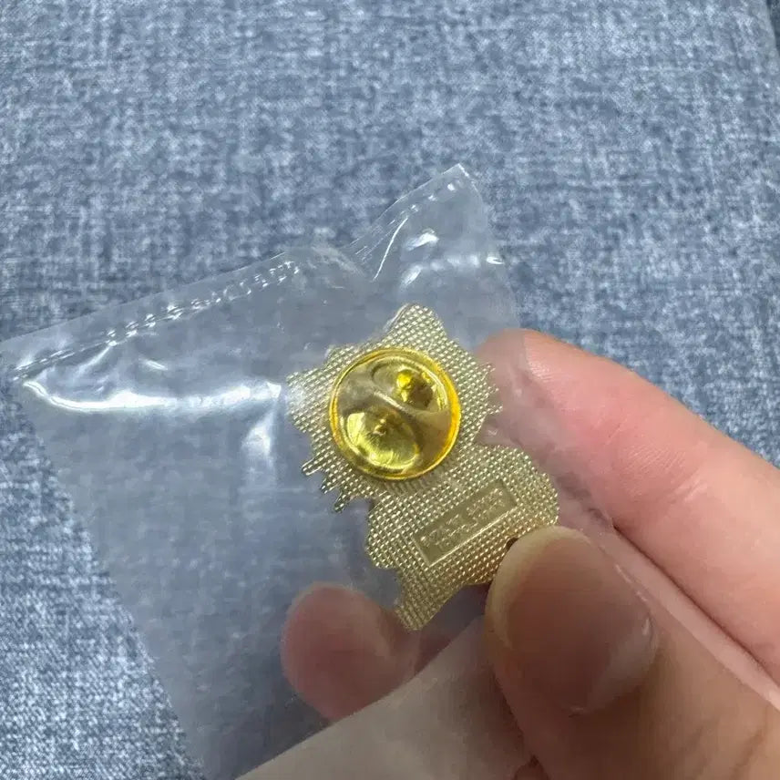[BUNJANG] Vintage Hello Kitty Mini Badge - New Condition / 고전 헬로키티 미니 뱃지 새상품 판매중