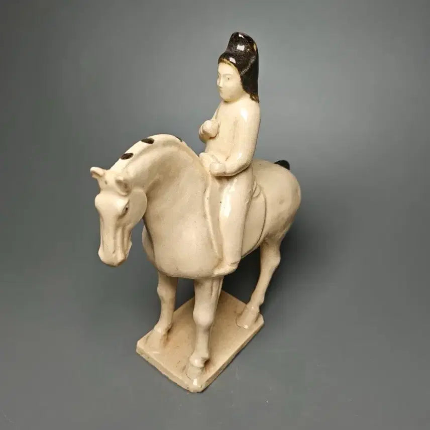[BUNJANG] Late Ming Dynasty / Early Qing Dynasty Jingdezhen White Glaze Horse Rider Figure / 명말 청초 경덕진 백유 기마 인물상 중국도자기 골동품 수집품