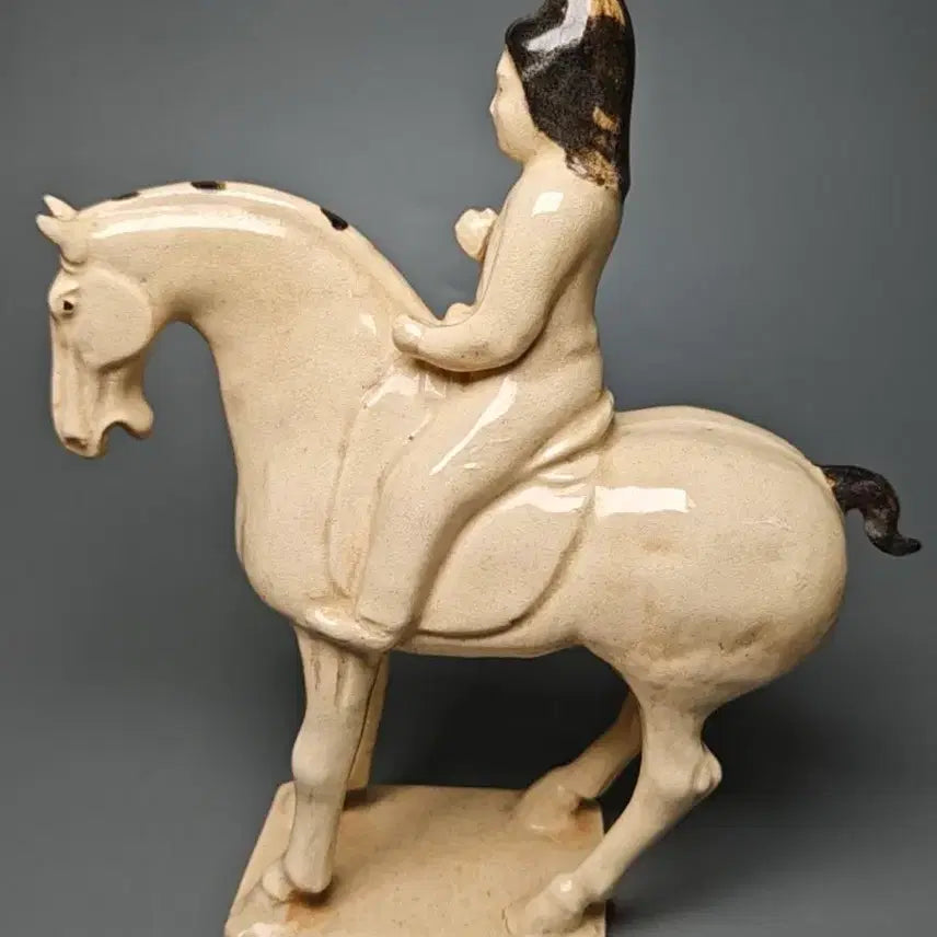 [BUNJANG] Late Ming Dynasty / Early Qing Dynasty Jingdezhen White Glaze Horse Rider Figure / 명말 청초 경덕진 백유 기마 인물상 중국도자기 골동품 수집품