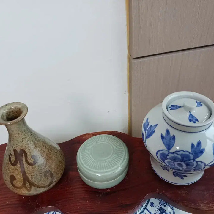 [BUNJANG] Buncheong, Celadon, and Blue-and-White Porcelain Vase and Box Set / 분청주병   청자합  청화백자  쎝