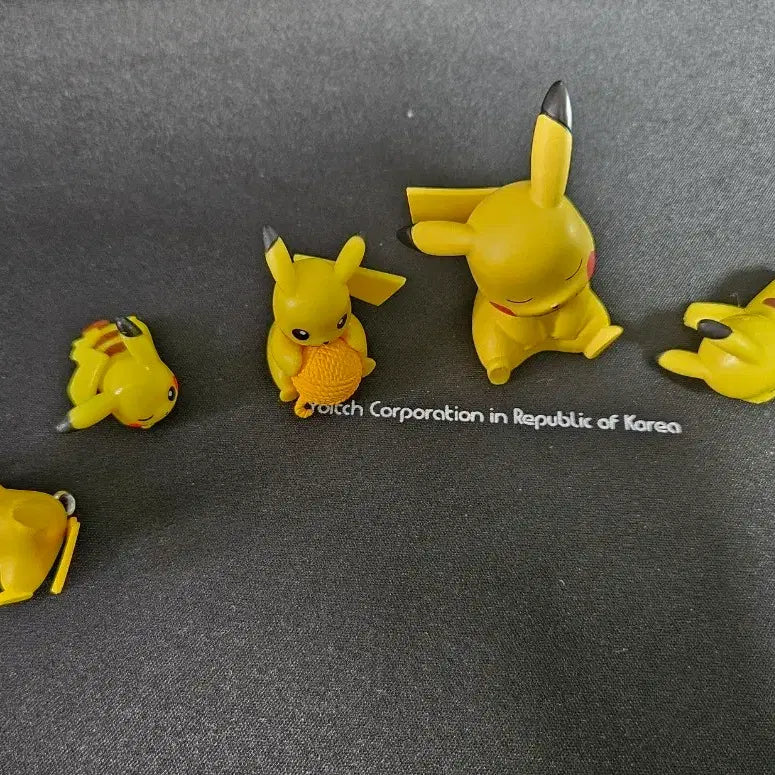 [BUNJANG] Pokemon Pikachu Figure &amp; Keychain Bundle Set / (5종 일괄) 포켓몬 피카츄 피규어 및 키링
