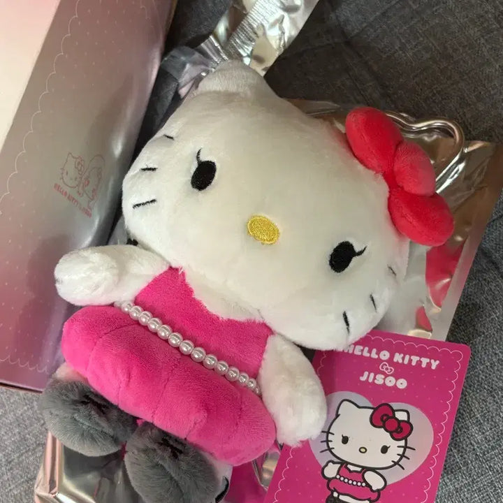 [BUNJANG] Hello Kitty Jisoo Collaboration Doll Keychain / 헬로키티 지수 콜라보 인형 키링
