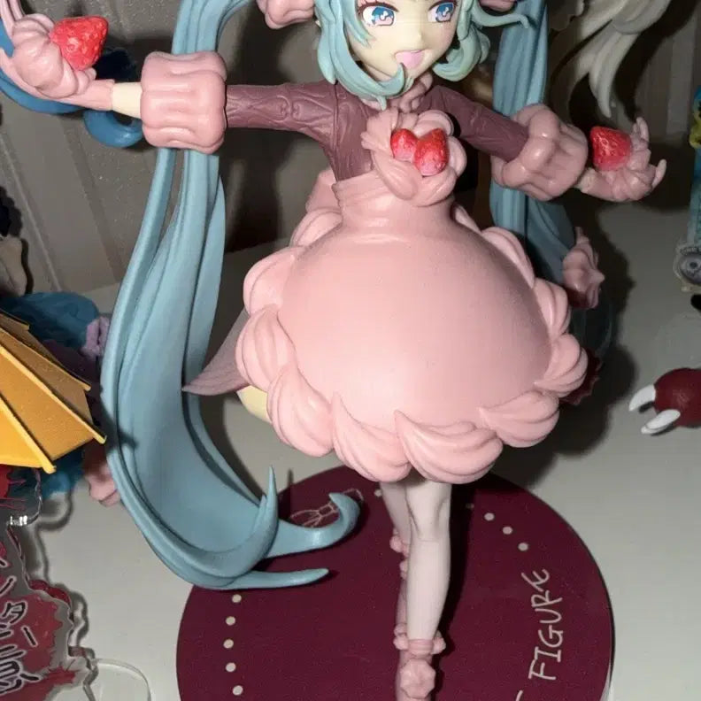 [BUNJANG] FURYU Hatsune Miku Sweet Sweets Strawberry Shortcake Figure / 하츠네 미쿠 후류 스윗스위츠 딸기쇼트케이크 피규어