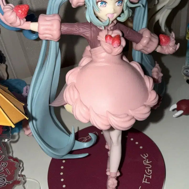 [BUNJANG] FURYU Hatsune Miku Sweet Sweets Strawberry Shortcake Figure / 하츠네 미쿠 후류 스윗스위츠 딸기쇼트케이크 피규어