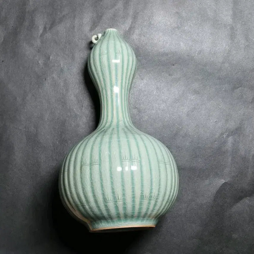 [BUNJANG] Haegang Yoo Geun-hyung Celadon Vase (Intangible Cultural Property) / 무형문화재 해강 유근형 죽문 청자 호리병
