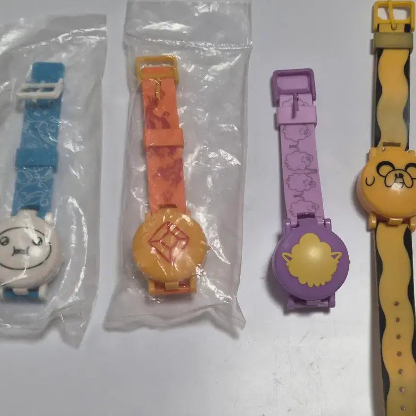 [BUNJANG] Adventure Time Gacha Wristwatch 3-Piece Set (Finn, Princess Bubblegum, Jake) / 일괄) 어드벤처타임 어탐 가챠 시계 4종 핀 불꽃공주 울룩불룩공주 제이크