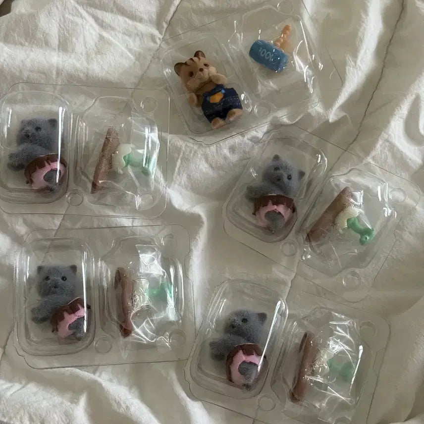 [BUNJANG] Sylvanian Families Baby Architects Blind Bag Squirrel Figure / 실바니안 패밀리 아기건축가 블라인드백 가챠 다람쥐