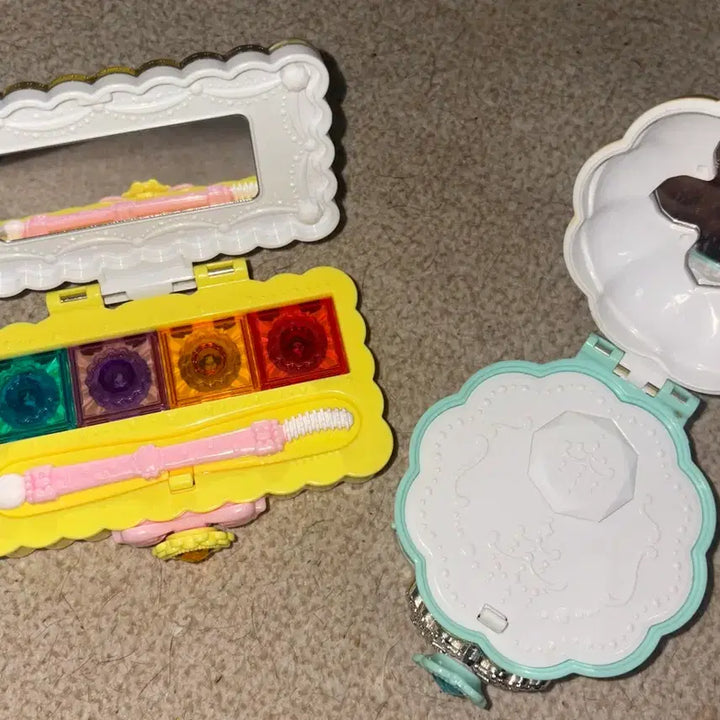 [BUNJANG] Flowering Heart Shining Pact &amp; Rainbow Shadow Vintage Toy Set / [일괄] 플라워링하트 샤이닝팩트 레인보우섀도우 고전완구