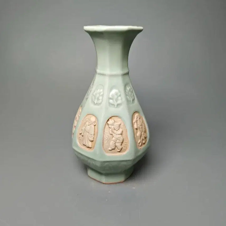 [BUNJANG] Chinese Qing Dynasty Celadon Porcelain Vase with Eight-Sided Shape and Figure Decorations / [진품] 청나라 중후기 용천요 인물문 팔각 청자 병 중국도자기 골동품 수