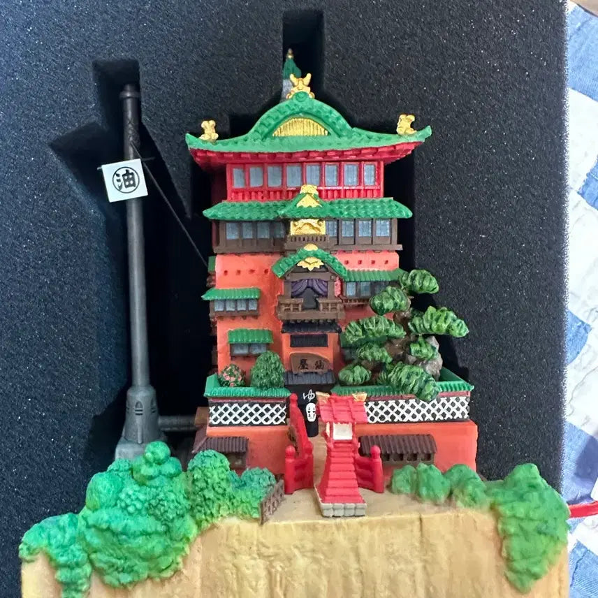 [BUNJANG] Ghibli Park Spirited Away Diorama / 지브리파크 센과 치히로의 행방불명 디오라마 판매합니다
