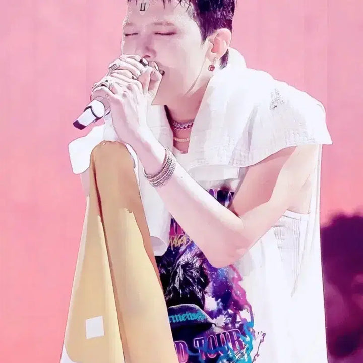 [BUNJANG] G-Dragon Ubermensch World Tour T-Shirt White / (정가이하) 지드래곤 위버멘쉬 월드 투어 티셔츠 화이트