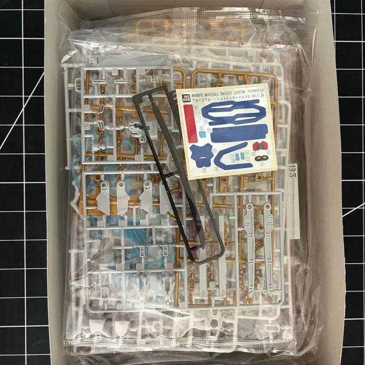 [BUNJANG] Bandai Hobby HGCE Mighty Strike Freedom Gundam 1/144 Model Kit / HGCE 마이티 스트라이크 프리덤 건담 1/144
