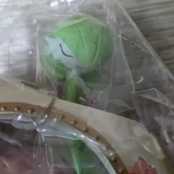[BUNJANG] Pokemon Ovaltick Gardevoir Figure / 포켓몬 리멘트 오발티크 가디안 판매