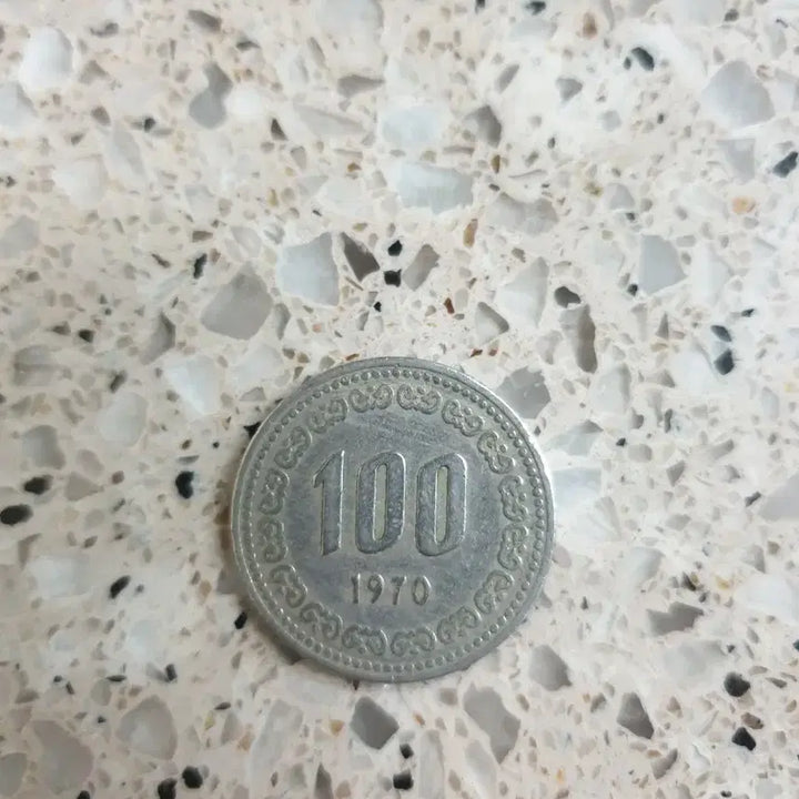 [BUNJANG] 1970 100 Won Coin and 1987 500 Won Coin Set / 1970년 100원과 1987년 500원