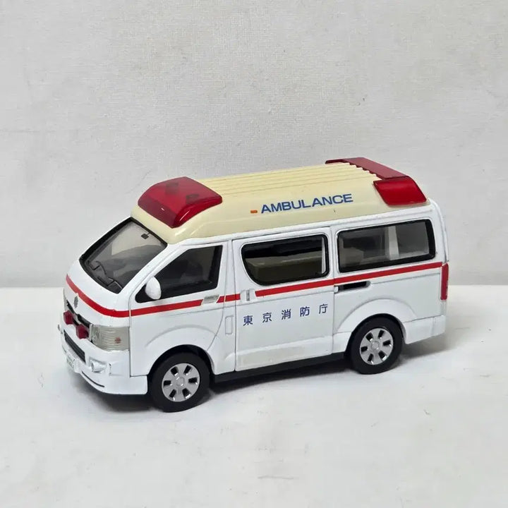 [BUNJANG] 2008 Toyota Hiace Ambulance 1/36 Die-cast Model Car / 2008 1/36 도요타 하이에이스 구급차 다이캐스트 미니카
