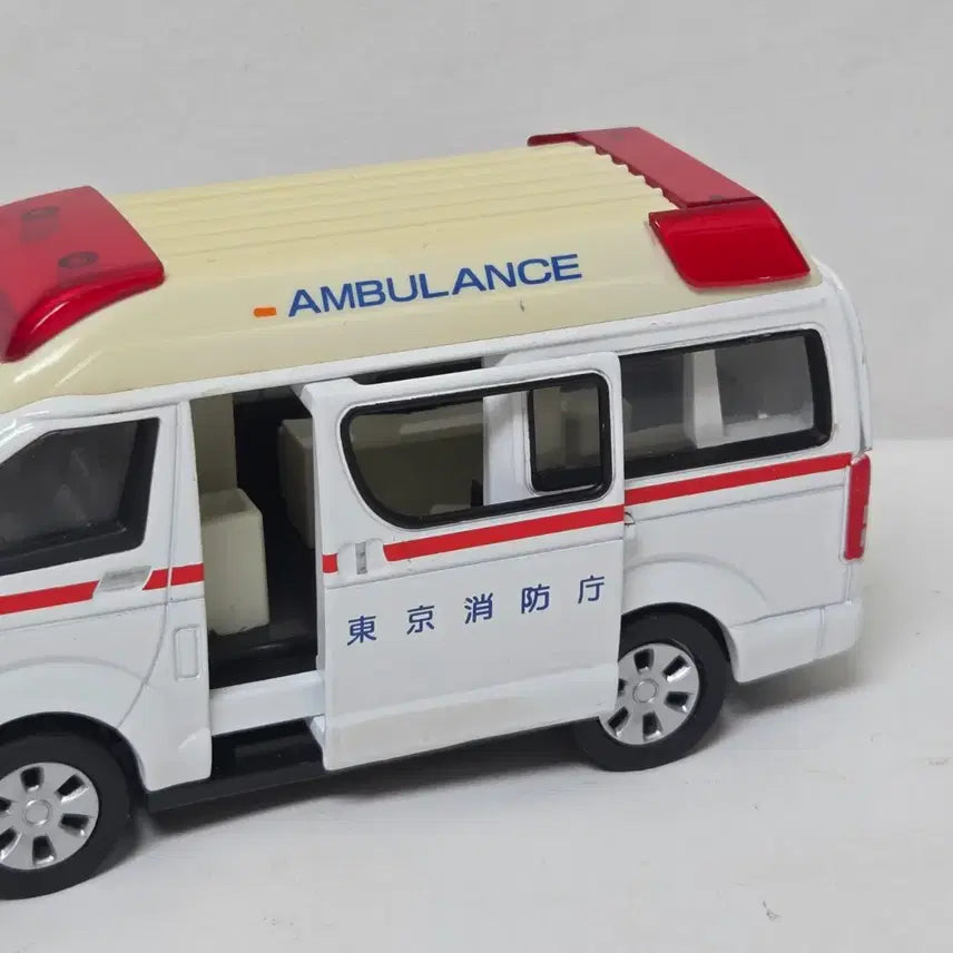 [BUNJANG] 2008 Toyota Hiace Ambulance 1/36 Die-cast Model Car / 2008 1/36 도요타 하이에이스 구급차 다이캐스트 미니카