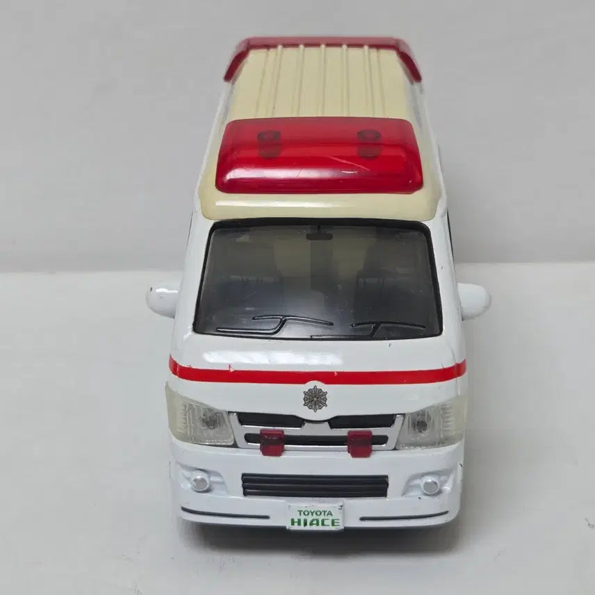 [BUNJANG] 2008 Toyota Hiace Ambulance 1/36 Die-cast Model Car / 2008 1/36 도요타 하이에이스 구급차 다이캐스트 미니카