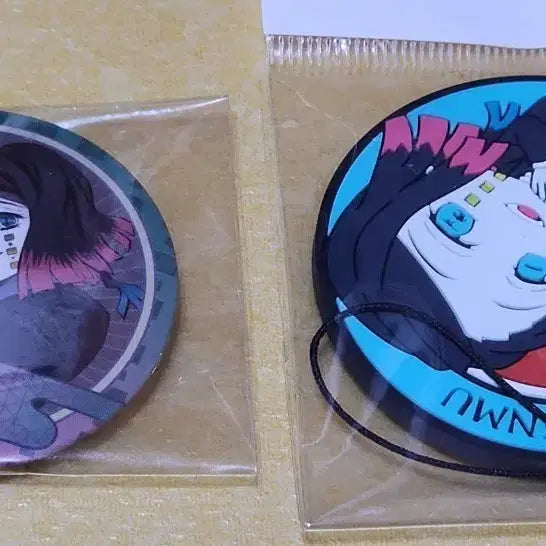 [BUNJANG] Demon Slayer: Mugen Train Enmu Can Badge &amp; Rubber Strap Bundle Set / 귀멸의 칼날 무한열차 엔무 캔배지 제일복권 러버 스트랩굿즈 일괄 팝니다
