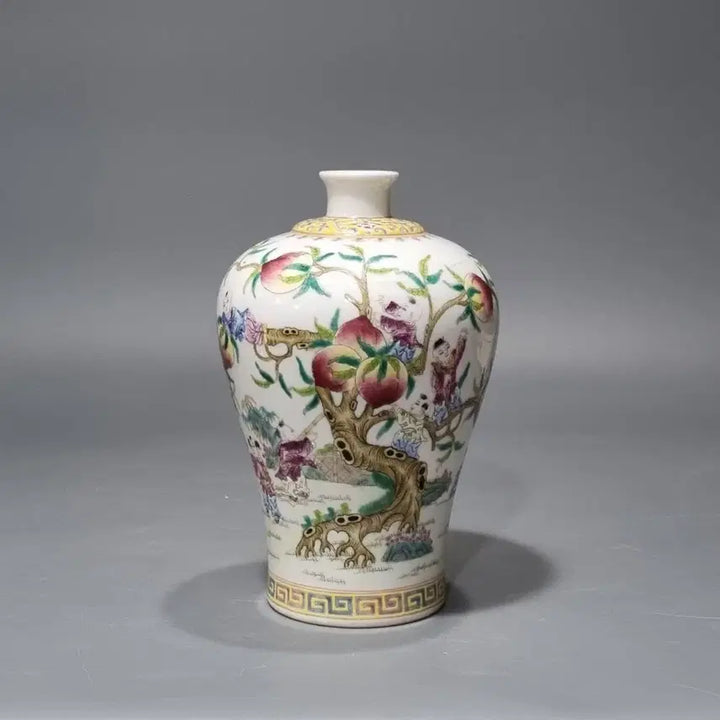 [BUNJANG] Qianlong Period Polychrome Enamel Eight Immortals Peach Vase / 건륭년제 분채 팔선헌도문 매병.  높이 20.5cm