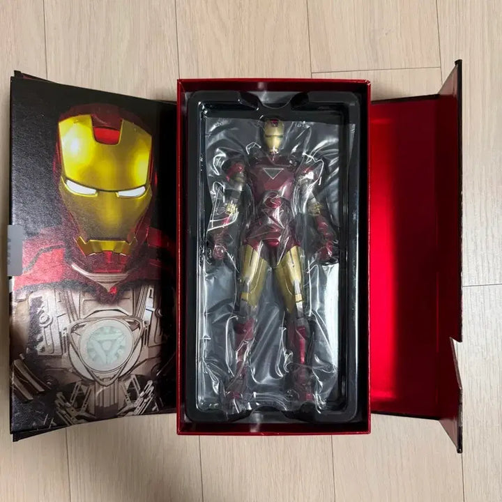 [BUNJANG] ZDTOYS Iron Man Mark 6 Figure (LED) / ZDTOYS 아이언맨 마크6 피규어 (LED)