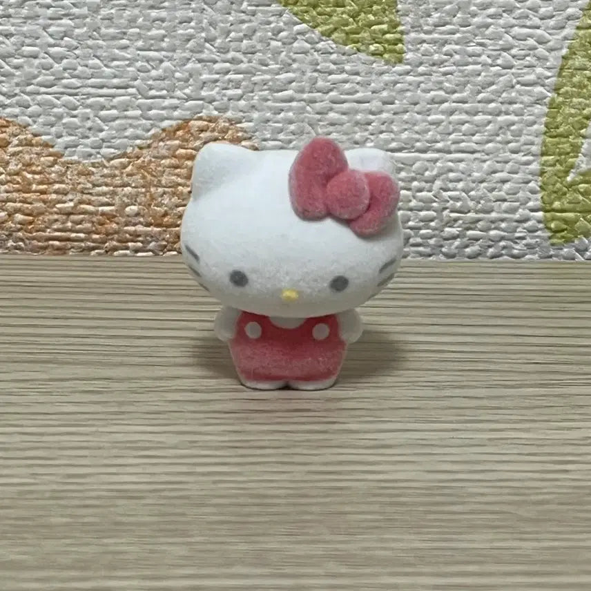 [BUNJANG] Bandai Sanrio Characters Fluffy Plush Gacha Kitty / 반다이 산리오 캐릭터즈 푹신푹신 플로키 인형가챠 키티