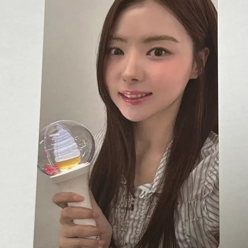 [BUNJANG] I.O.I Yuna Lim Cheer Stick Photocard / 마지막) 아이오아이 응원봉 포카 임나영 판매