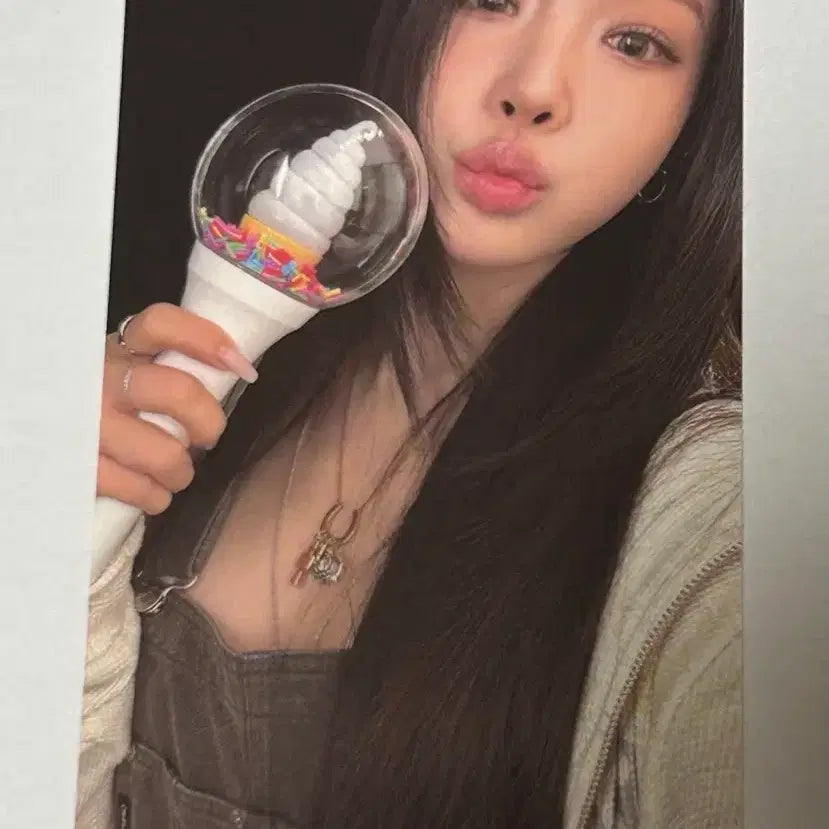 [BUNJANG] IOI Kim Chung-ha Cheer Stick Photocard / 아이오아이 응원봉 포카 김청하 판매