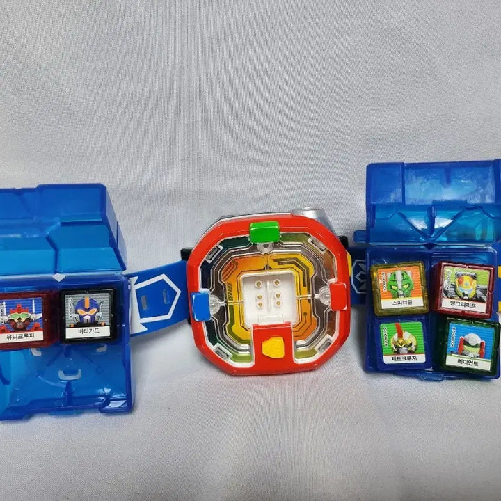 [BUNJANG] Hello Carbot Cube Watch &amp; Carbot Cube &amp; Case Bundle Set / 헬로카봇 큐브시계 &amp; 카봇 큐브 &amp; 케이스 일괄