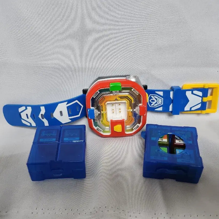 [BUNJANG] Hello Carbot Cube Watch &amp; Carbot Cube &amp; Case Bundle Set / 헬로카봇 큐브시계 &amp; 카봇 큐브 &amp; 케이스 일괄