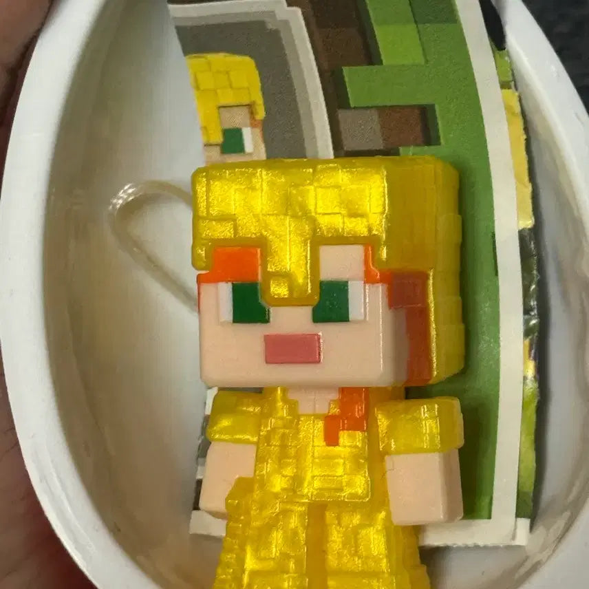 [BUNJANG] Minecraft Alex Gold Armor Kinder Joy Figure / 마인크래프트 금 갑옷 알렉스