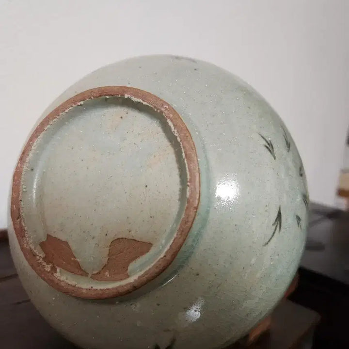 [BUNJANG] Unusual Celadon Vase with Deep Vintage Charm / [고전의 품격] 깊은 세월의 멋을 간직한 비정형 청자 화병