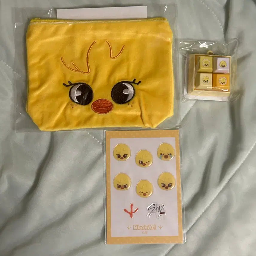 [BUNJANG] Stray Kids Japan Kuji Felix Bbokari Pouch, Keycap, and Sticker Bundle Set / 미개봉) 스키즈 일본 쿠지 필릭스 뽁아리 파우치 키캡 스티커