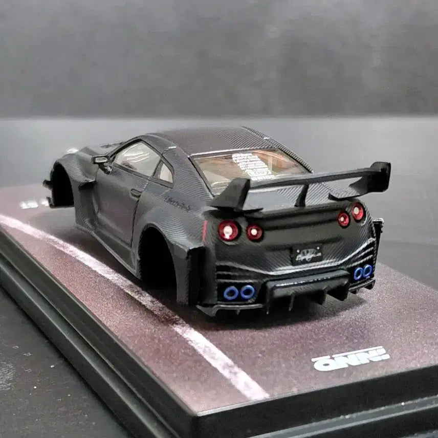 [BUNJANG] Inno64 1/64 R35 GTR LBWK Full Carbon (Damaged) / 1/64 Inno64 R35 GTR LBWK (풀카본 하자품)