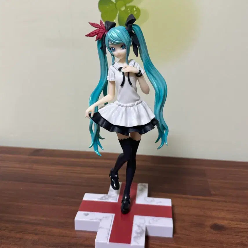 [BUNJANG] Hatsune Miku World Is Mine Pre-painted Figure / 미쿠 프디바 월드이즈마인 상자O