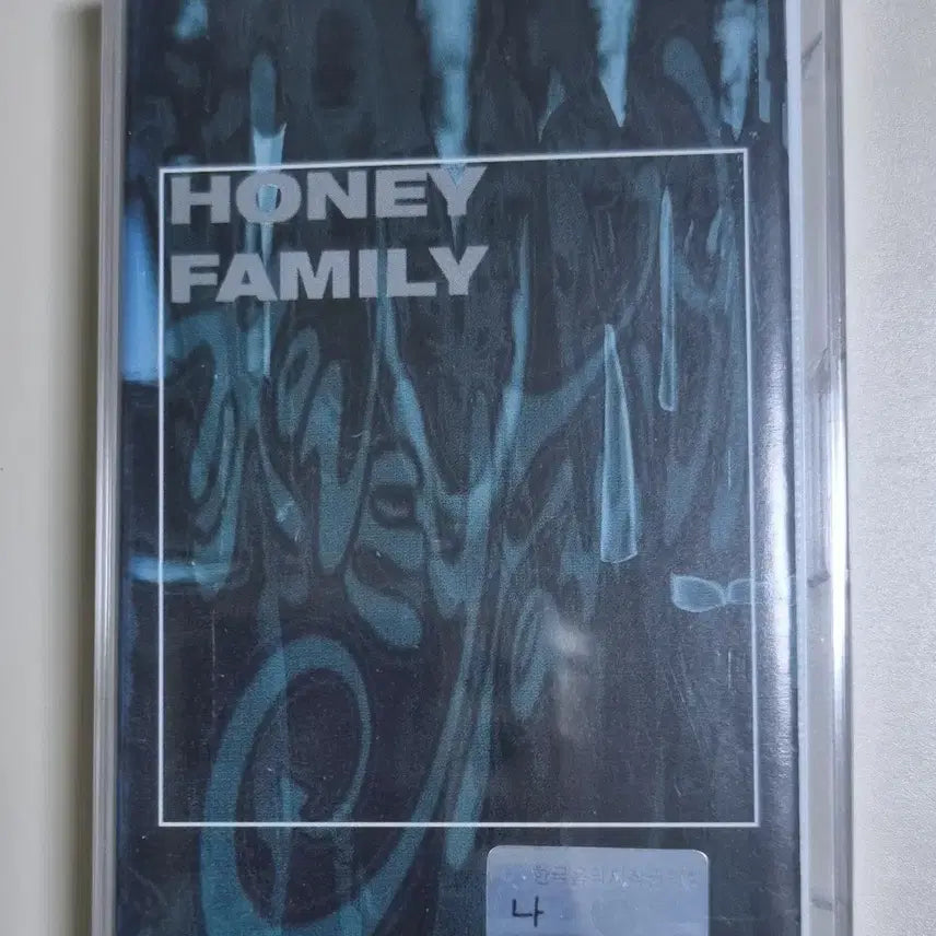 [BUNJANG] Honey Family 1st Album Sealed Cassette Tape (Myung Ho, Digiri, Gil, Gary) / 허니 패밀리 1집 (미개봉 카세트테이프) 명호 디기리 길 개리