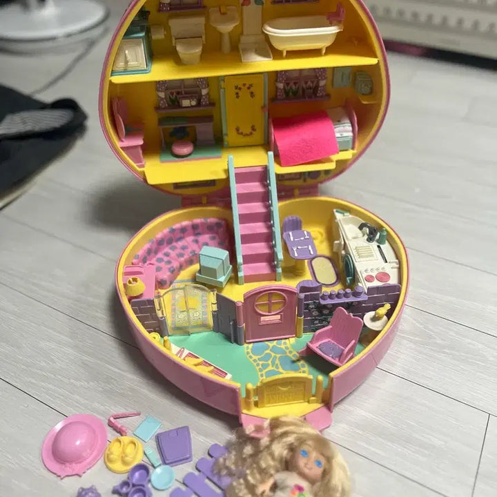 [BUNJANG] Large Polly Pocket Lucy Rocket Doll with Accessories / 대형 폴리포켓 루시로켓 인형 및 집기류 포함