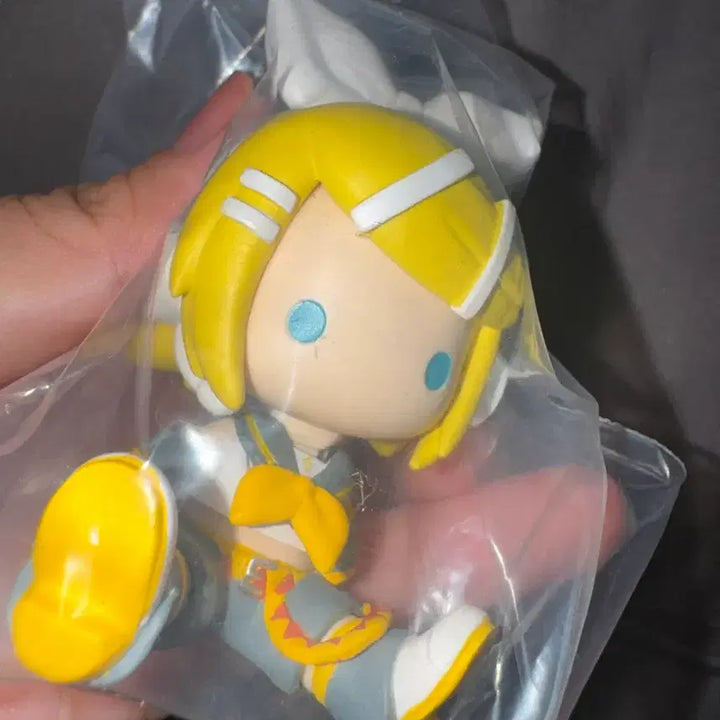 [BUNJANG] Vocaloid Kagamine Rin Petal Doll (Sealed) / 하자) 보컬로이드 페타돌 린